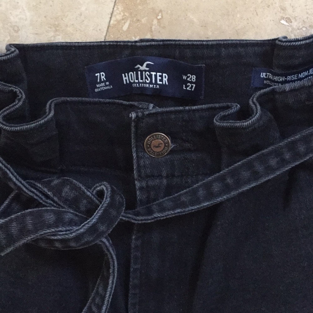Hollister Ultra high rise mom jeans 🎁 - Picture 4 of 8